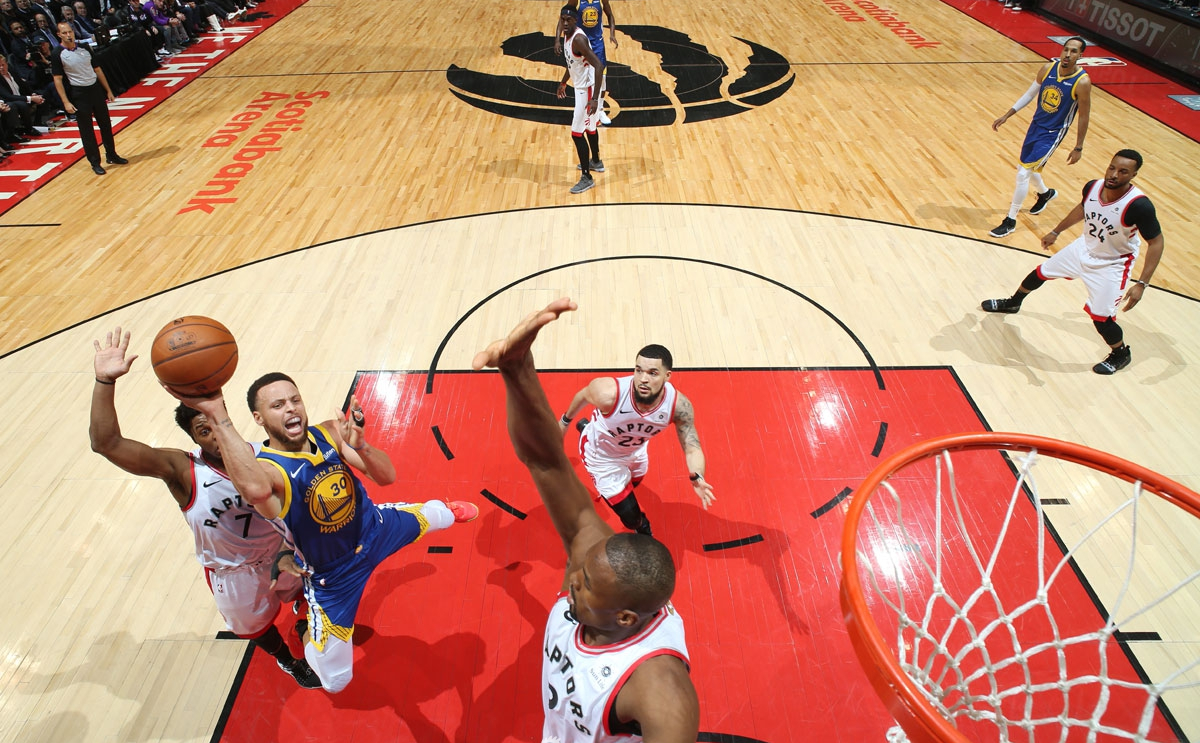 Ném 3 khủng như Stephen Curry: Dù thua Game 1 nhưng vẫn lập kỷ lục NBA